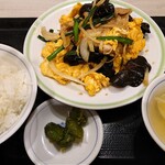 Jirozu Teburu - キクラゲ玉子定食