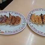 餃子の王将 - ニンニク激増し餃子とノーマル餃子