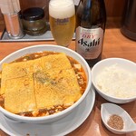 蝋燭屋 - アサヒスーパードライ瓶ビール700円
      焼きチーズ麻婆麺 倍辛1,500円
      チーズトッピング200円
      痺れ激増し100円
      ランチサービス半ライス