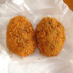 丸重商店 - 揚げたてのカニクリームは本当に美味✨