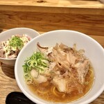 鶏と鮪節 麺屋勝時 - ラーメン