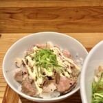 鶏と鮪節 麺屋勝時 - チャーシュー丼