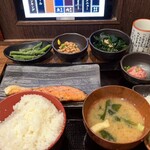 Sumibiyakihimonoteishokushimpachishokudou - 朝食鮭定食+ネギトロ+わかめ+納豆+いんげん+生ビール