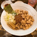 油虎 - サイコロ状のお肉が、たっぷり乗ってます♪