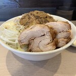 ラーメン 鷹の目 - コールはニンニクアブラカラアゲ、ガリマヨ別皿