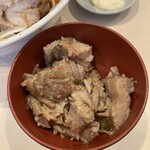 ラーメン 鷹の目 - ほぐし豚150円