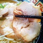 大分ラーメン十八番 本店 - 箸で摘まめない程ホロホロのチャーシュー