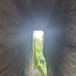 鈴屋 - 切り通し(南下し梅乃屋の少し先にあるパワースポット)