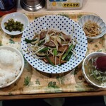 らーめん 六花 - ニラレバ定食750円