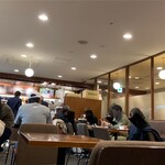 上島珈琲店 - 店内は結構混雑してます