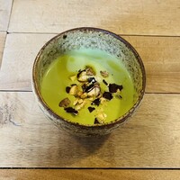 セミーナ - ピスタチオとアスパラガスの冷製スープ