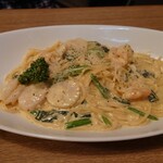 キッチン・ポム - エビ帆立クリームパスタ  1100円(嫁さん実食)