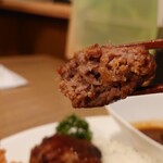 キッチン・ポム - 当然ジューシーなハンバーグ