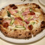 Sakura - アスパラジ (ピッツァ)