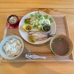 Morinonakanoouchikafeandobeddointhigaden - 今日の健康ランチ(\1,430)