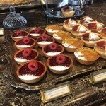 LE CAFE DE L'Officine Universelle Buly A KOBE - 可愛いタルト　