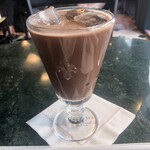 LE CAFE DE L'Officine Universelle Buly - ショコラショ　あったかいのも綺麗な器に並々注がれて美しいのだけど、冷たいバージョンも良い、、、