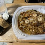 セブンイレブン - 料理写真:「おむすび２個＋１個入り（焼鮭・和風ツナマヨネーズ・昆布）」230円（税抜）