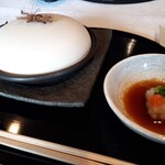 和乃八窓庵 - 蓋を開けたら豚肉の蒸し料理