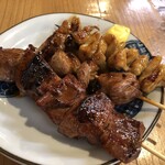 串屋横丁 - レバーサンド：２５０円 ・しろ：１８０円 ・はらみ：１８０円