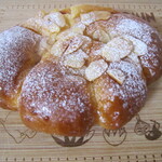 ブーランジェリー メゾン ユキ - クリームパンアマンド