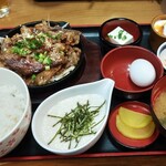 ごはん処 ゆずりはら - むぎとろ牛ｶﾙﾋﾞ焼肉定食1480円