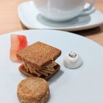 Restaurant Dix-neuf - ３種の一口お菓子