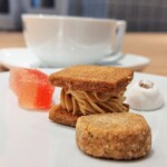 Restaurant Dix-neuf - ３種の一口お菓子