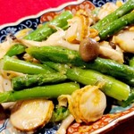 ホタテとアスパラのバター炒め