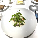 フランス料理研究室 アンフィクレス - 2. リ・ド・ヴォの温製パテ、アスペルジュソバージュ。
