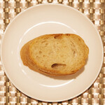 ブラッセリートモ - ランチコース 4510円 のパン