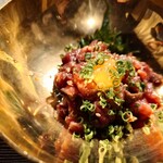 炭火焼肉 清山匠 - 炙りユッケ