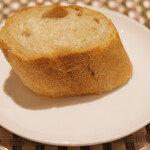 ブラッセリートモ - ランチコース 4510円 のパン