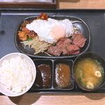 鉄板焼天神ホルモン 博多駅店 - サガリ&ミックスホルモン定食￥1,680　2024.5.18