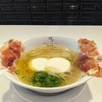 黄金の塩らぁ麺 ドゥエ イタリアン - 