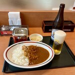 Miyoshino - ぎょうざカレー600円、クラシックの中瓶510円。