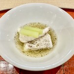 道後 海舟 - 天然真鯛の酒蒸し 飯蒸し 鯛骨出汁木の芽餡 地蕗