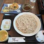 味田 - 料理写真:もりそば中盛700円
かき揚げ150円
なす天100円
