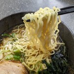 光玉母食堂 めし しんちゃん - 醤油ラーメン麺リフト