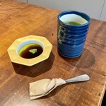 かに華 - 抹茶プリンと日本茶