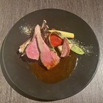 Grill & WineBar Arossa - AUS産骨付き仔羊のロースト　ラム肉のお出汁とガラムマサラ