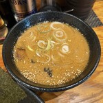 究極のにぼし味噌らーめん 人間ばんざい - スープ