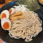 究極のにぼし味噌らーめん 人間ばんざい - 麺