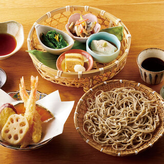 《贅沢必見》蕎麦や丼もの、御膳も充実
