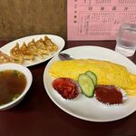 三光楼食堂 - 料理写真:オムライス　950円
餃子　450円