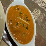 本格インドカレーの館 スパイス - マトンの真ん中にあるのは生姜