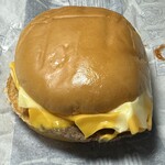 マクドナルド - 料理写真:チーズチーズダブルチーズバーガー 490円 (2024/05)