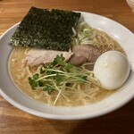 Ramen Noto Yama - 豚骨醤油玉子うす味(900円込)