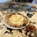 pizza marumo - クアトロフォルマッジ