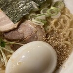 Ramen Noto Yama - 豚骨醤油玉子うす味(900円込)
